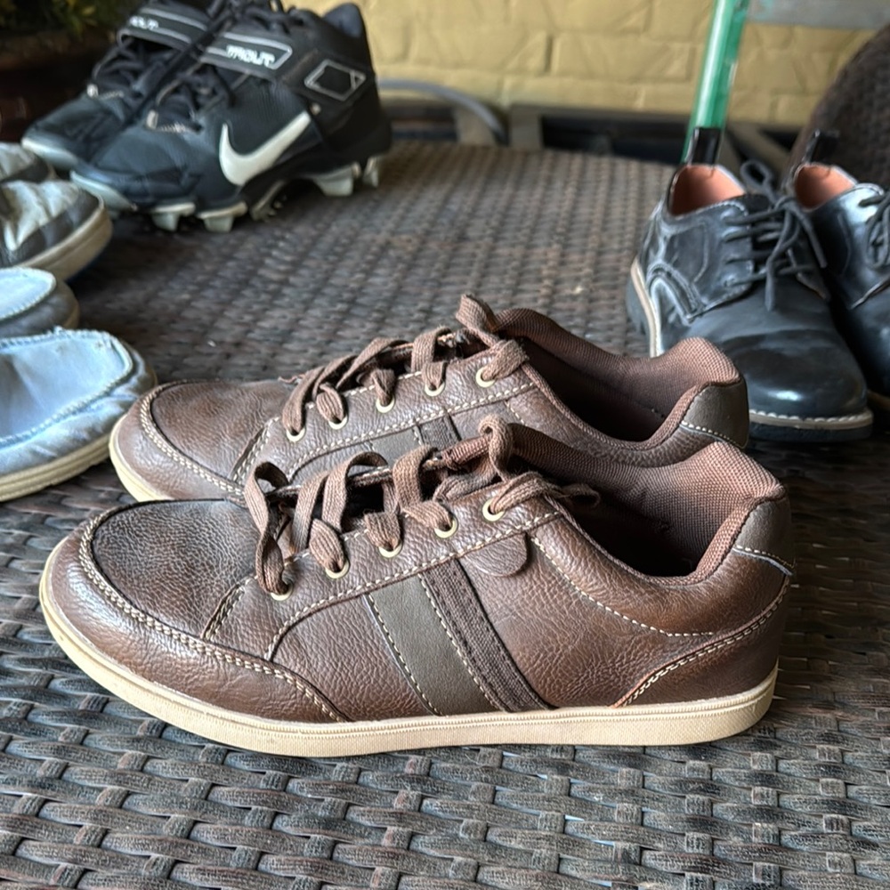 Boys Austin Trading Co Sz 5